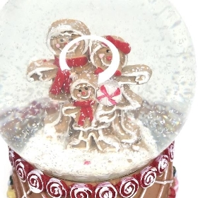 Gingerbread Family Snow Globe 8cm