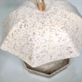 Cream Straw Seed Feeder 20cm