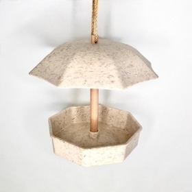 Cream Straw Seed Feeder 20cm