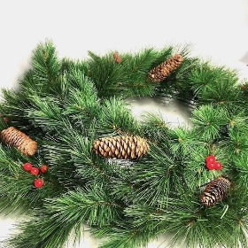 Spruce & Berry Wreath 60cm