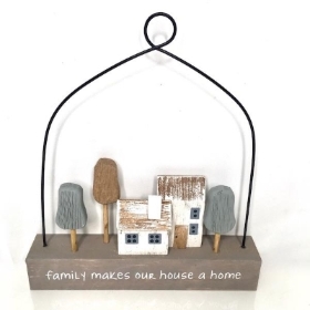 Family Makes Our House A Home 21cm