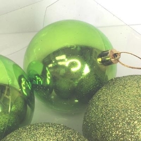 Green Bauble 8cm x 6